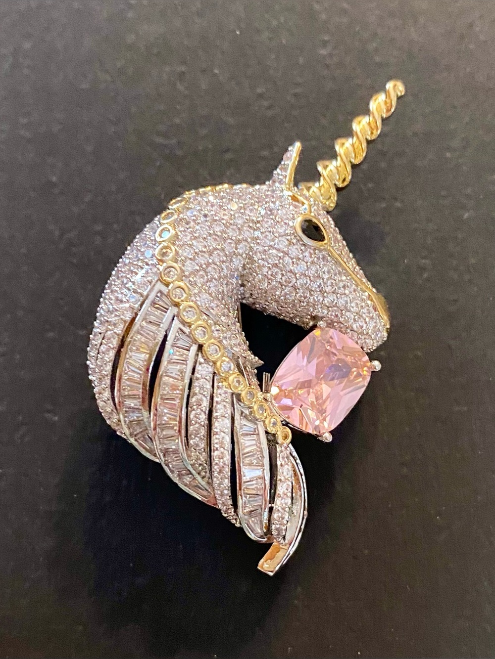 Unicorn Brooch Pin Stunning❣️🦄
